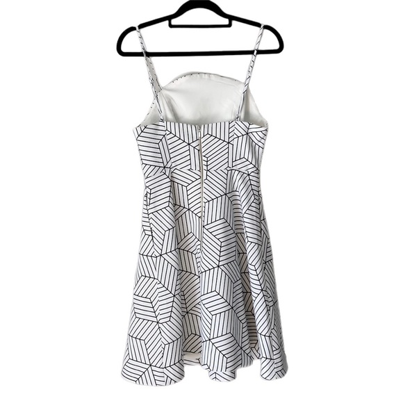 KEEPSAKE fit & flare white Dress black geometric print - Picture 3 of 7